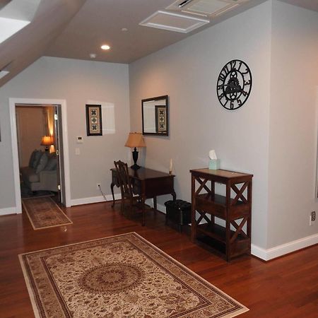 Magnolia Manor B&B Inn วิลเลียมส์เบิร์ก ภายนอก รูปภาพ