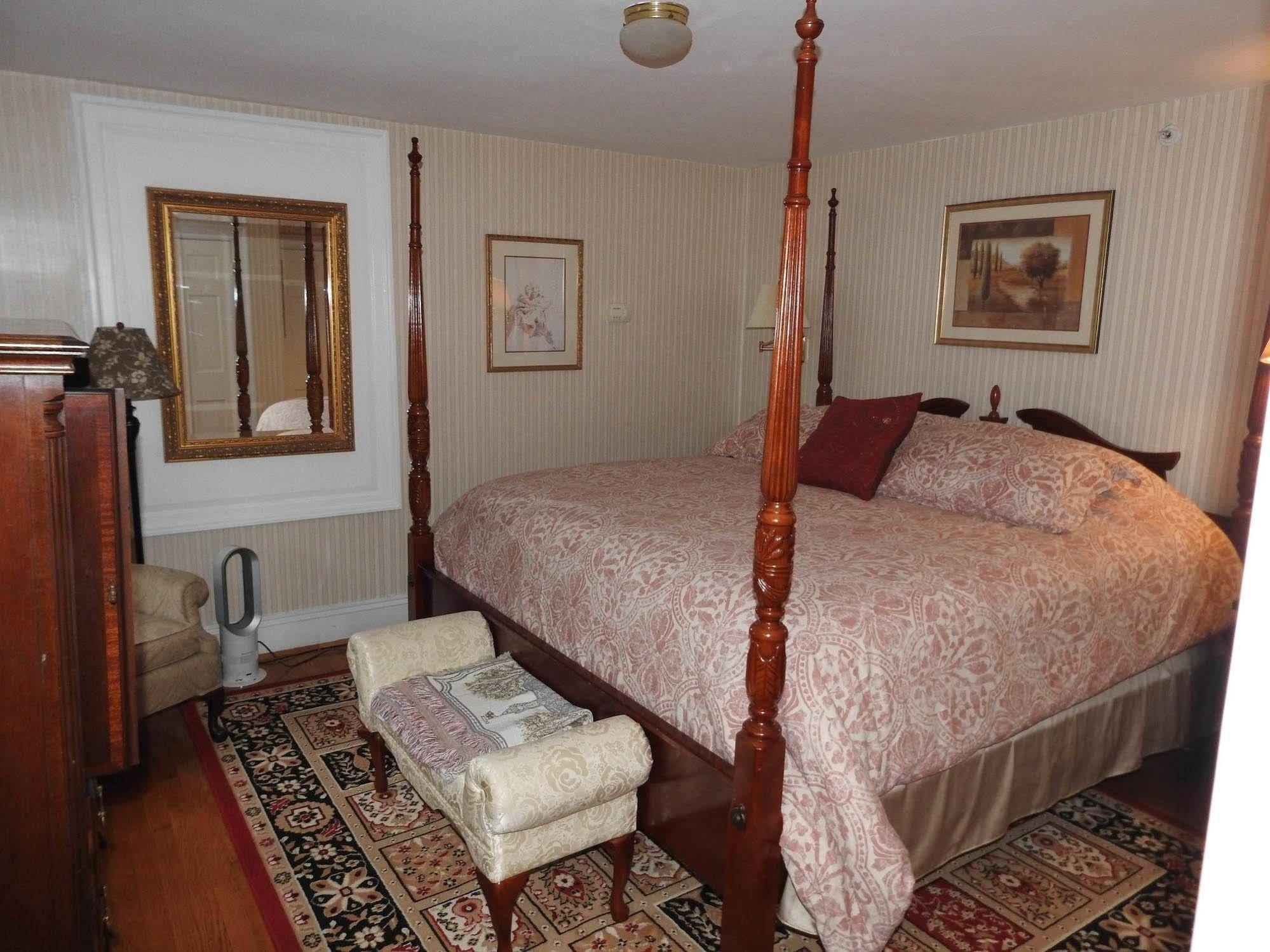 Magnolia Manor B&B Inn วิลเลียมส์เบิร์ก ภายนอก รูปภาพ