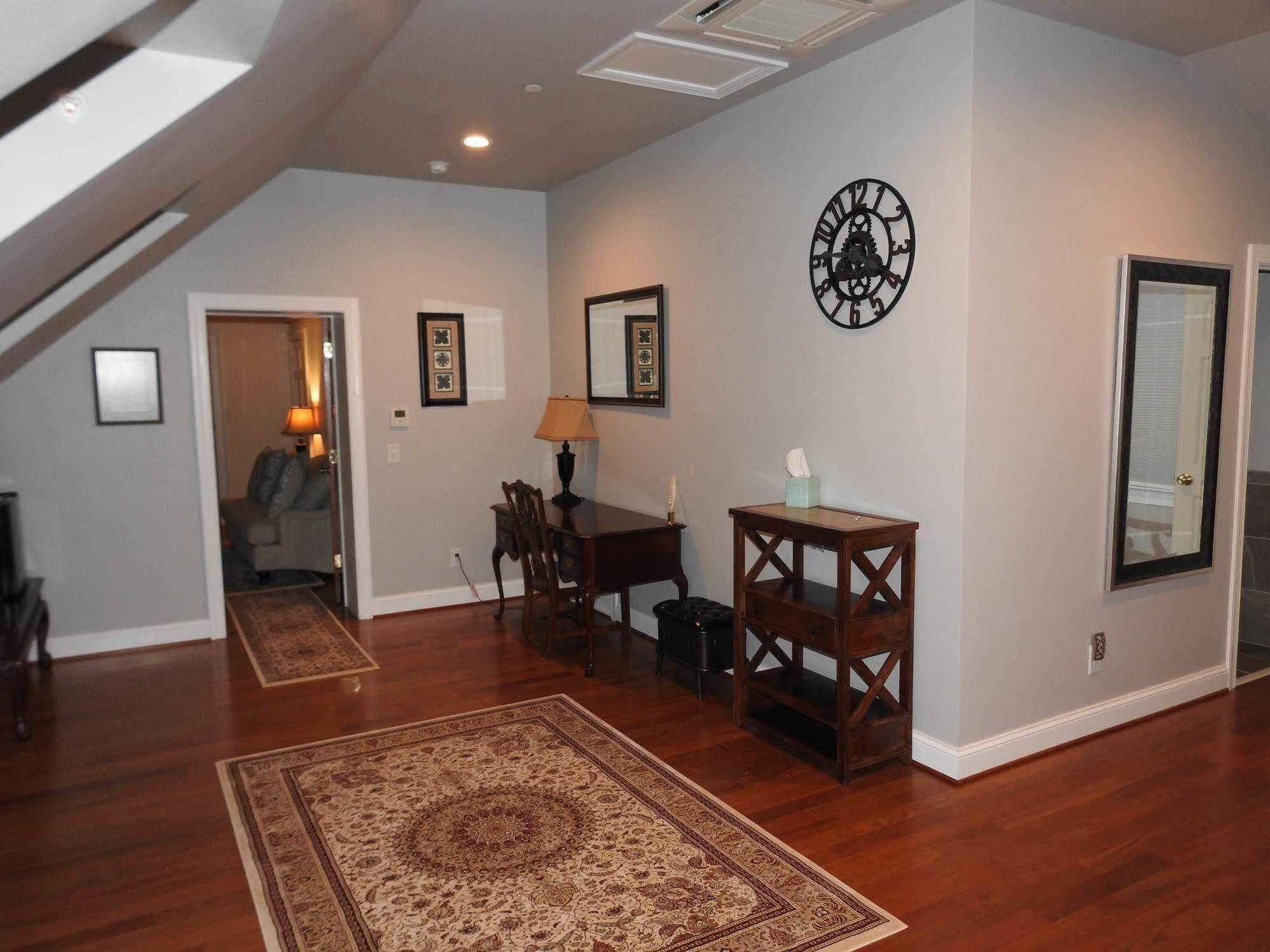 Magnolia Manor B&B Inn วิลเลียมส์เบิร์ก ภายนอก รูปภาพ